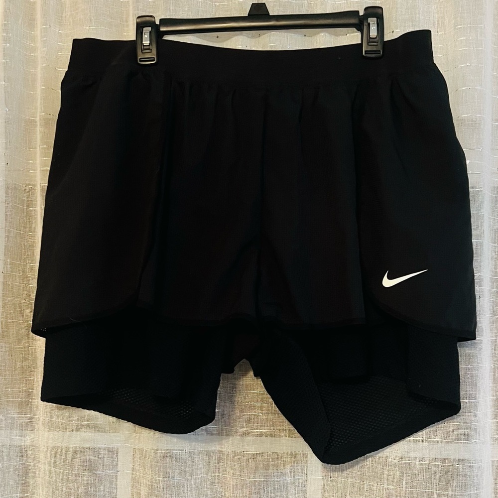 NWOT NIKE WMS FLEX BLISS TRAINING SHORTS SZ 3X